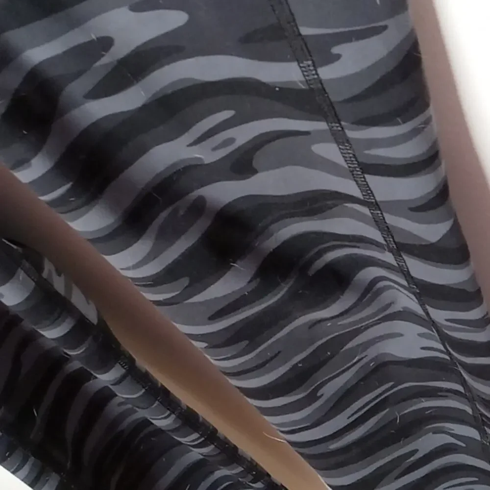Old Navy Active Women's Medium Camo Print Leggings. Activewear Comfortable